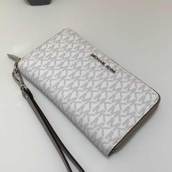 Michael kors wallet - Picture 8 of 10